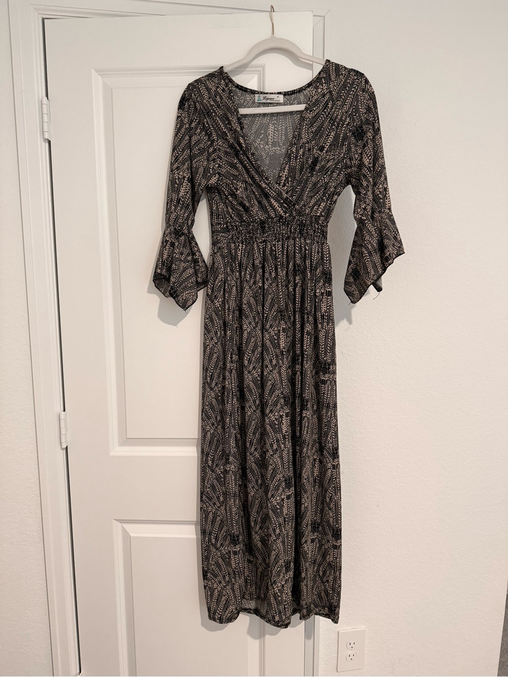Knox Rose Black Patterned Maxi Dress with V-Neck